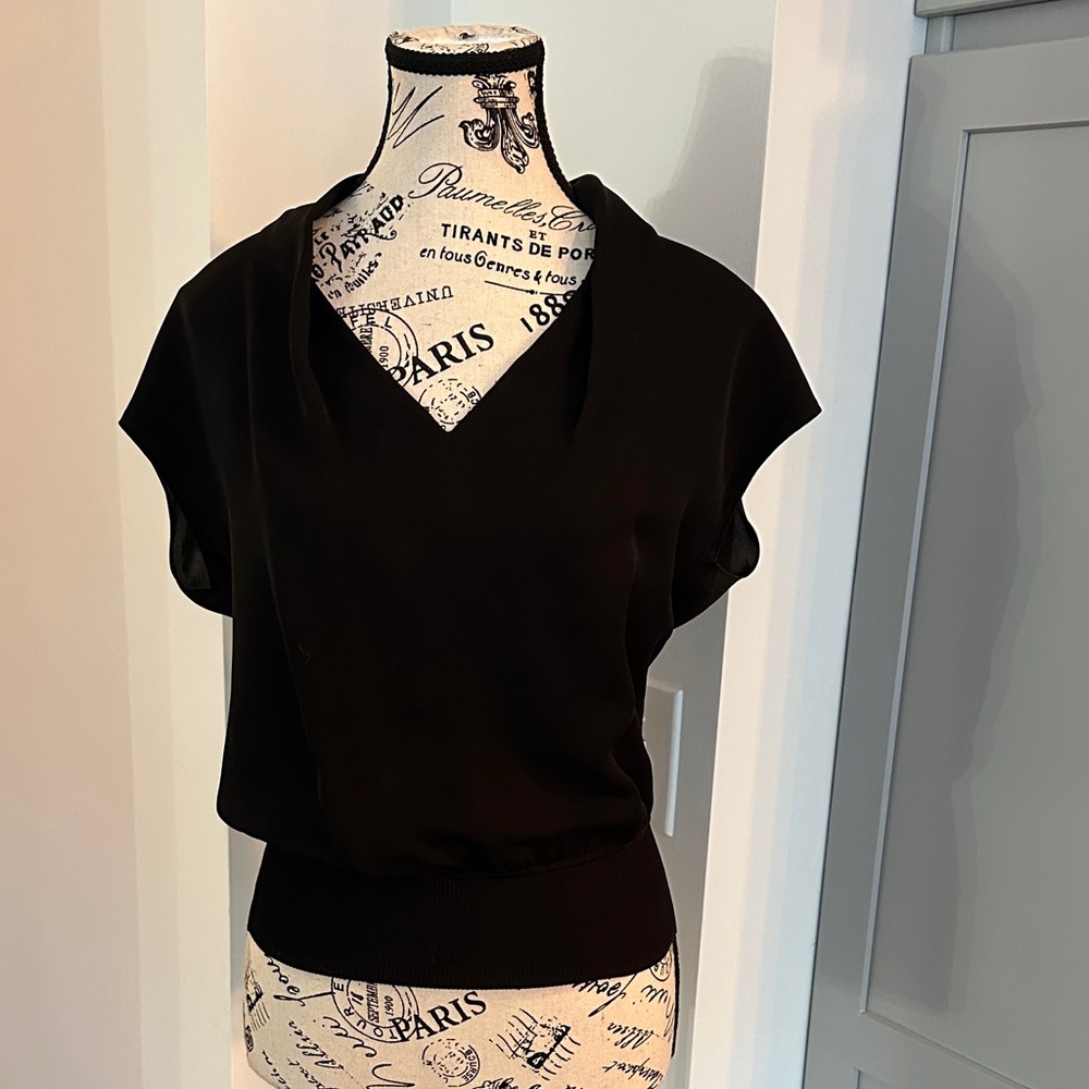 Flattering Black Short  Sleeve V-Neck Blouse by Theory Size S